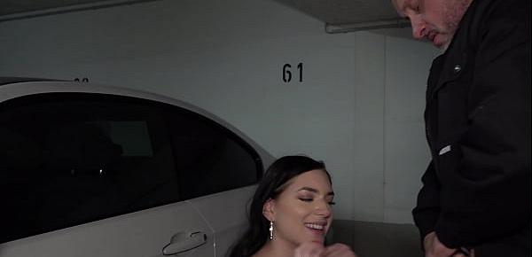  Tinder Fuck Date geile Studentin in der Tiefgarage benutzt